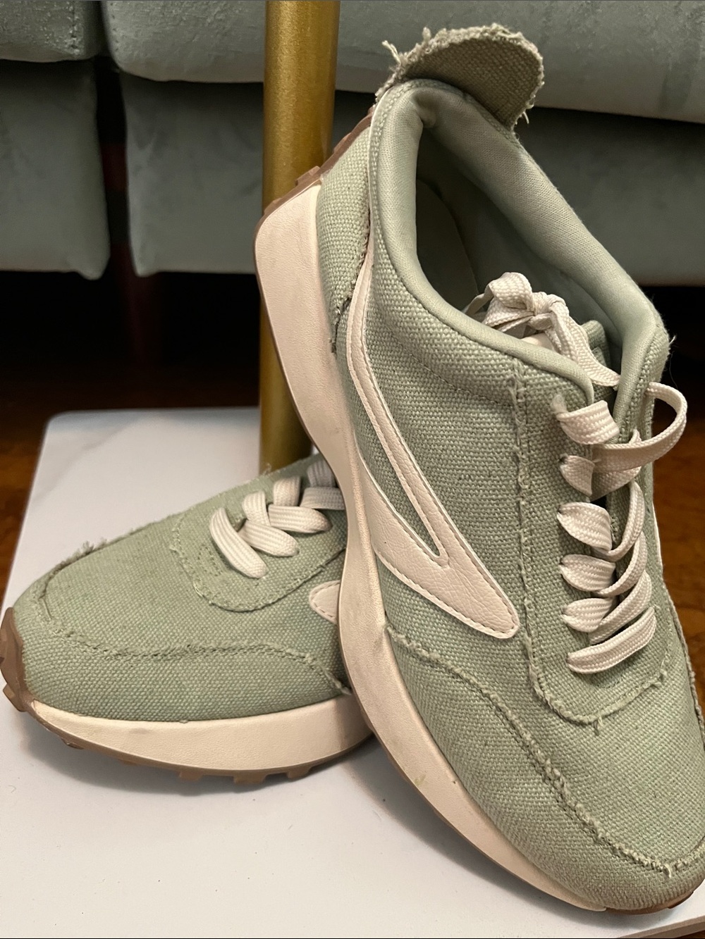 Dolce Vita Sage Green Canvas Sneakers Sz US 9 women’s